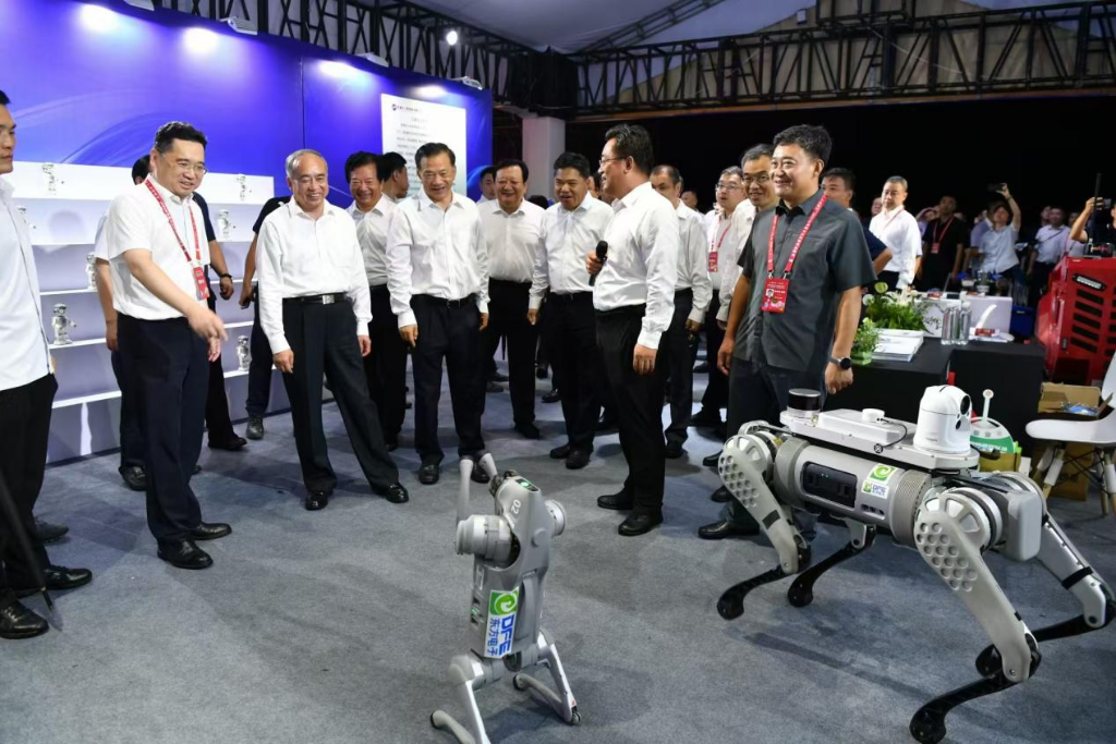 创新拥抱能源 携手低碳时代丨LEDONG.COM_乐动ledong（中国）亮相2024山东夏日“以旧换新”消费季暨国潮臻品馆烟台周活动